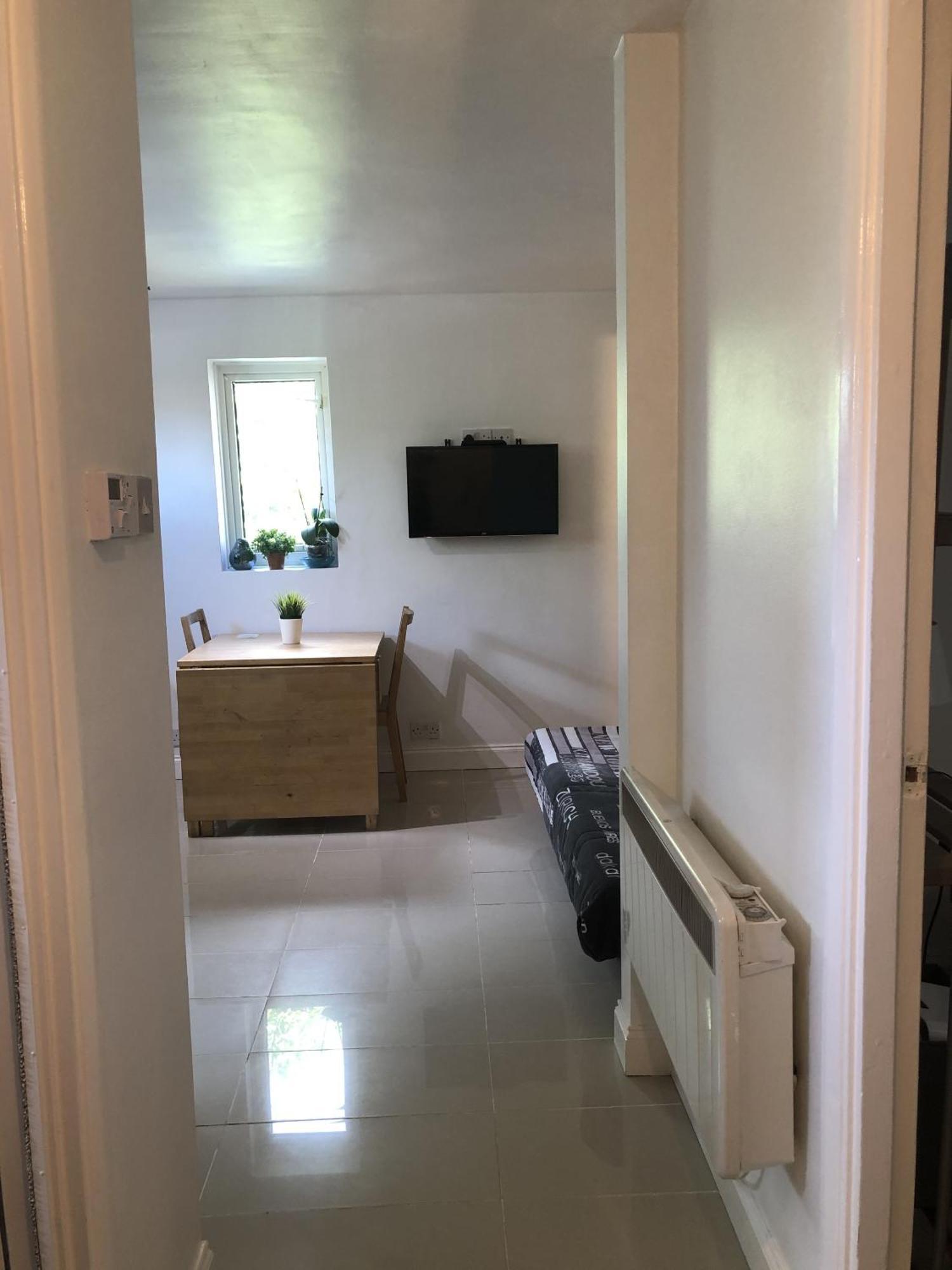 Apple House Heathrow Airport Гостевой дом 3*