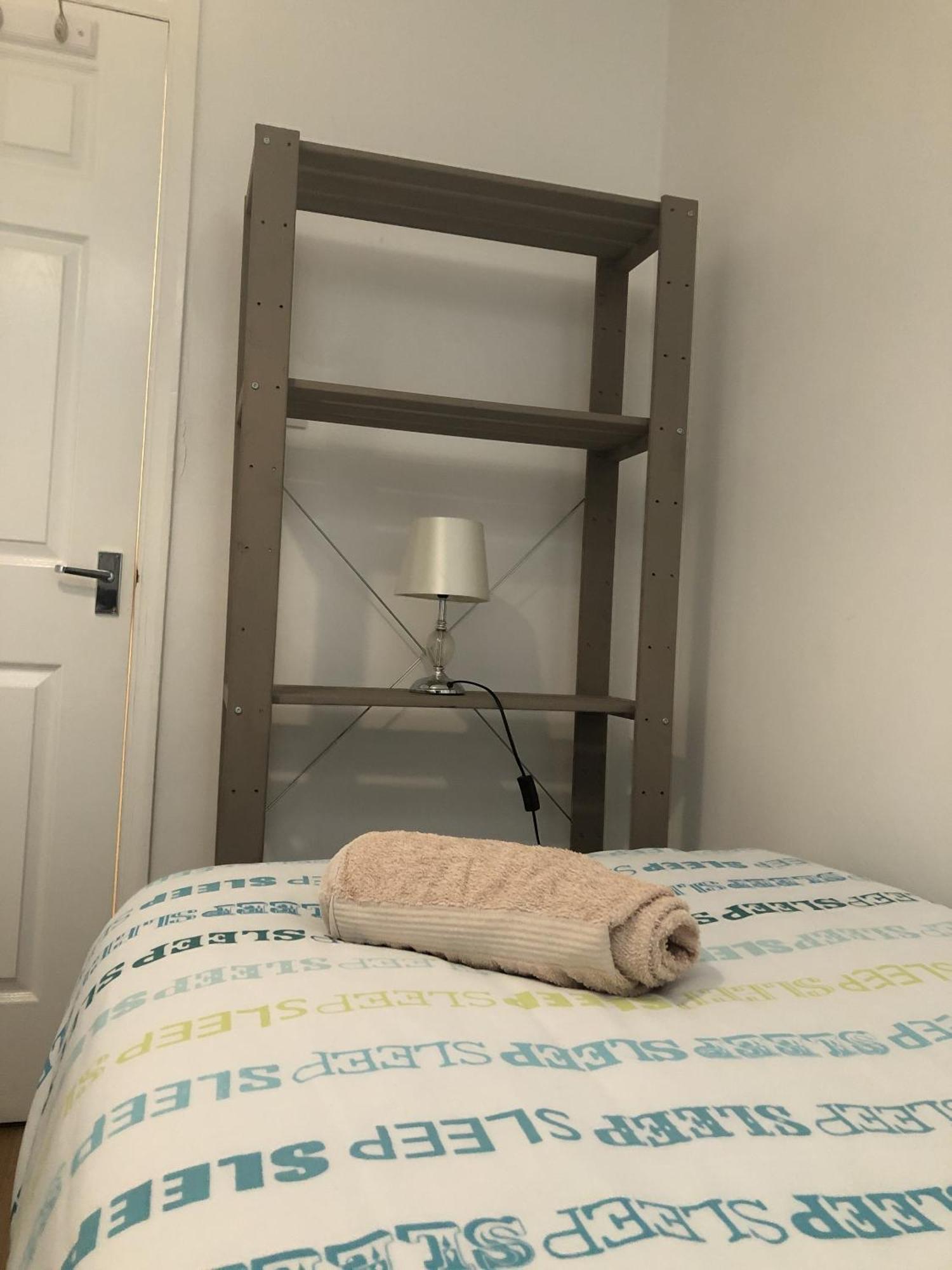 Apple House Heathrow Airport Хитроу